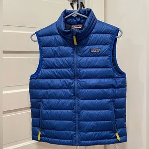 Excellent like new condition Patagonia youth zip up vest